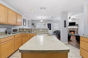 211 Jacinth Ln, Granbury, TX 76049 - Photo 13