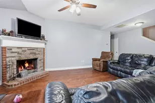 211 Jacinth Ln, Granbury, TX 76049 - Photo 9