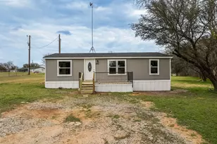 945 Walnut St, Reno, TX 76020 - Photo 1