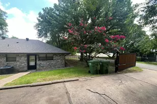 2708 Cedarhill St, Granbury, TX 76048 - Photo 3