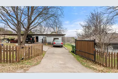 2708 Cedarhill Street, Granbury, TX 76048 - Photo 9