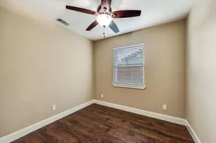 8911 Angleton Pl, Dallas, TX 75243 - Photo 9