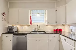 416 Whitehall Dr, Woodway, TX 76712 - Photo 13