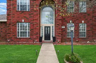 2913 Spartacus Dr, Grand Prairie, TX 75052 - Photo 3