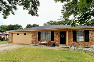 6201 Big Springs Dr, Arlington, TX 76001 - Photo 1