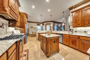 2717 S Shady Ln, Arlington, TX 76001 - Photo 11
