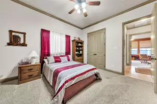 2717 S Shady Ln, Arlington, TX 76001 - Photo 17