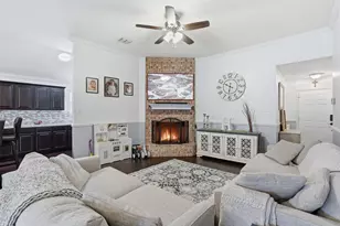 4800 Topaz Ln, Granbury, TX 76049 - Photo 3