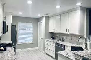 12106 Ridgefair Pl, Farmers Branch, TX 75234 - Photo 3