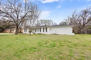 2416 Lake Air Dr, Waco, TX 76710 - Photo 3