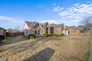 2721 Clubhouse Dr, Denton, TX 76210 - Photo 3