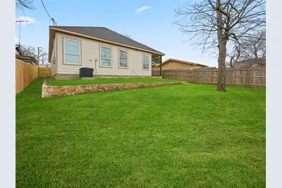 1033 E Bowie Street, Fort Worth, TX 76104 - Photo 25