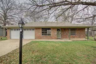 1703 Lamar St, Mineral Wells, TX 76067 - Photo 1