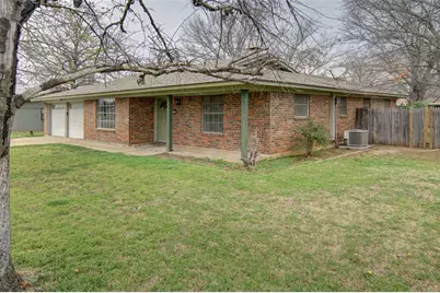 1703 Lamar Street, Mineral Wells, TX 76067 - Photo 3