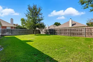 5904 Meadowglen Dr, Denton, TX 76226 - Photo 27