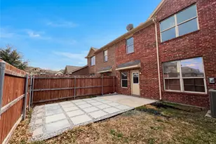 949 Wellington Dr, Lewisville, TX 75067 - Photo 5