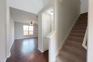 949 Wellington Dr, Lewisville, TX 75067 - Photo 9