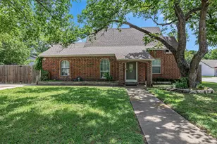 401 Magnolia St, Arlington, TX 76012 - Photo 1