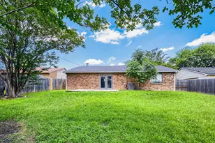 804 Netherland Dr, Arlington, TX 76017 - Photo 3