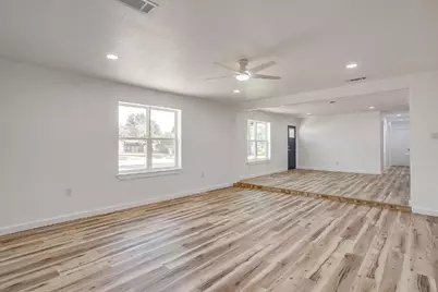 521 Mesquite Avenue, Crowley, TX 76036 - Photo 7