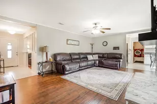 1822 E Cedar Elm Dr, Arlington, TX 76012 - Photo 9