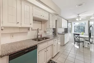 1822 E Cedar Elm Dr, Arlington, TX 76012 - Photo 5