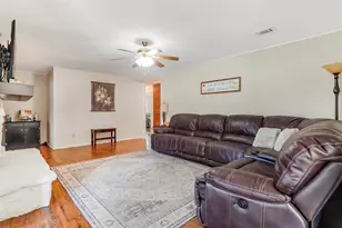 1822 E Cedar Elm Dr, Arlington, TX 76012 - Photo 11