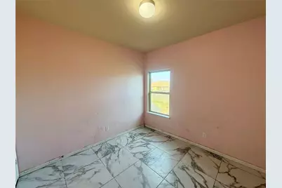 625 E Powell Avenue, Fort Worth, TX 76104 - Photo 15