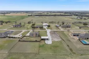 275 N Quail Run Dr, West, TX 76691 - Photo 3