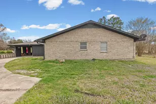 704 S Manson St, Wolfe City, TX 75496 - Photo 33