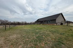 1035 Northern Oaks Ct, Springtown, TX 76082 - Photo 15
