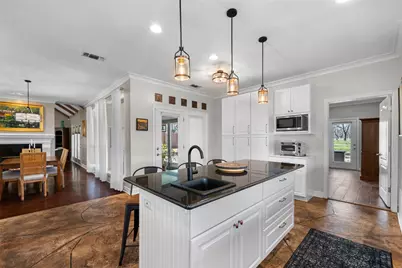 8903 Ravenswood Road, Granbury, TX 76049 - Photo 11