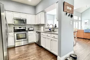 213 Cimarron Trail, Irving, TX 75063 - Photo 13