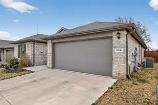 536 Bronze Cir E, Springtown, TX 76082 - Photo 3