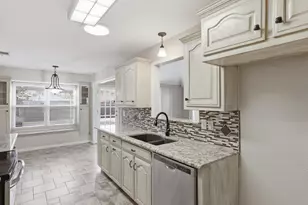 2018 Robin Hill Ln, Carrollton, TX 75007 - Photo 17