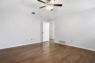 2018 Robin Hill Ln, Carrollton, TX 75007 - Photo 23