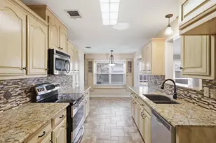 2018 Robin Hill Ln, Carrollton, TX 75007 - Photo 15