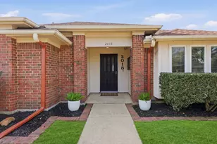 2018 Robin Hill Ln, Carrollton, TX 75007 - Photo 3