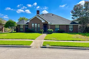 1028 Silverthorn Ct, Mesquite, TX 75150 - Photo 1