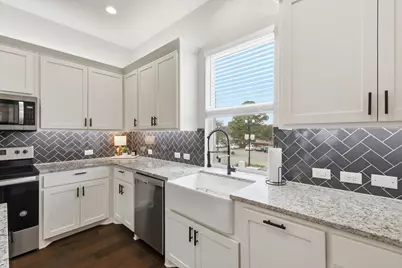 111 W Walters Street, Lewisville, TX 75057 - Photo 17