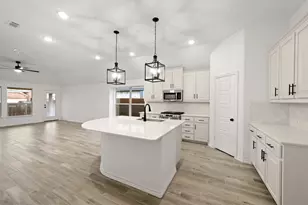906 Madeline Ln, Cleburne, TX 76033 - Photo 9