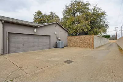 1632 Banbury Lane, Carrollton, TX 75006 - Photo 23