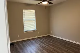 201 N Pecan St, Whitesboro, TX 76273 - Photo 9