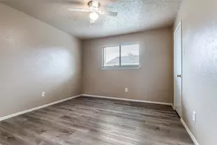 2922 E Pepperidge Dr, Lancaster, TX 75134 - Photo 7