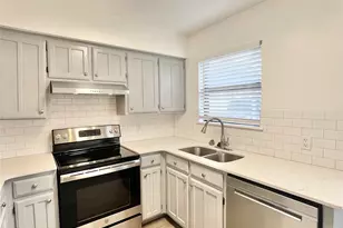 2403 Kingsford Ct, Arlington, TX 76017 - Photo 7