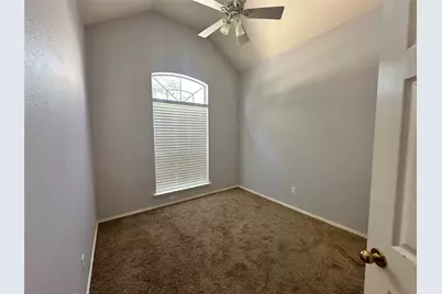 4938 Water Oak Drive, Grand Prairie, TX 75052 - Photo 15