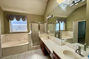 4938 Water Oak Dr, Grand Prairie, TX 75052 - Photo 11