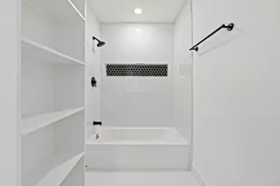 6000 Cool Springs Dr, Arlington, TX 76001 - Photo 17