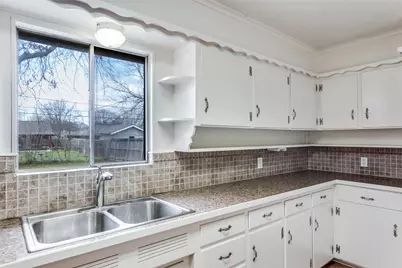 5828 Wales Avenue, Fort Worth, TX 76133 - Photo 13