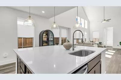 913 Gilbreath Avenue, Crowley, TX 76036 - Photo 7